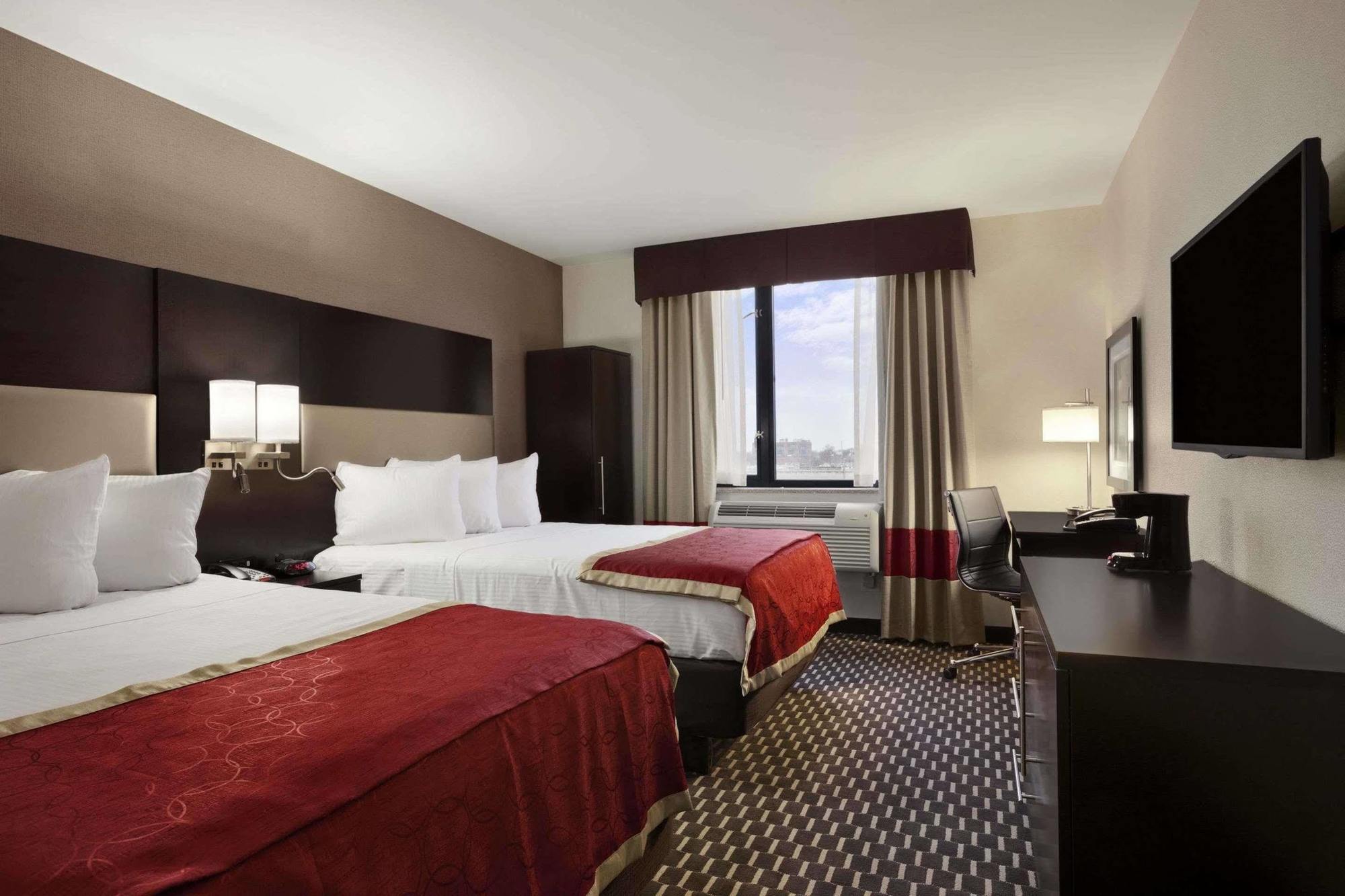 Howard Johnson By Wyndham Jamaica Ny Near Airtrain Jfk New York Bagian luar foto