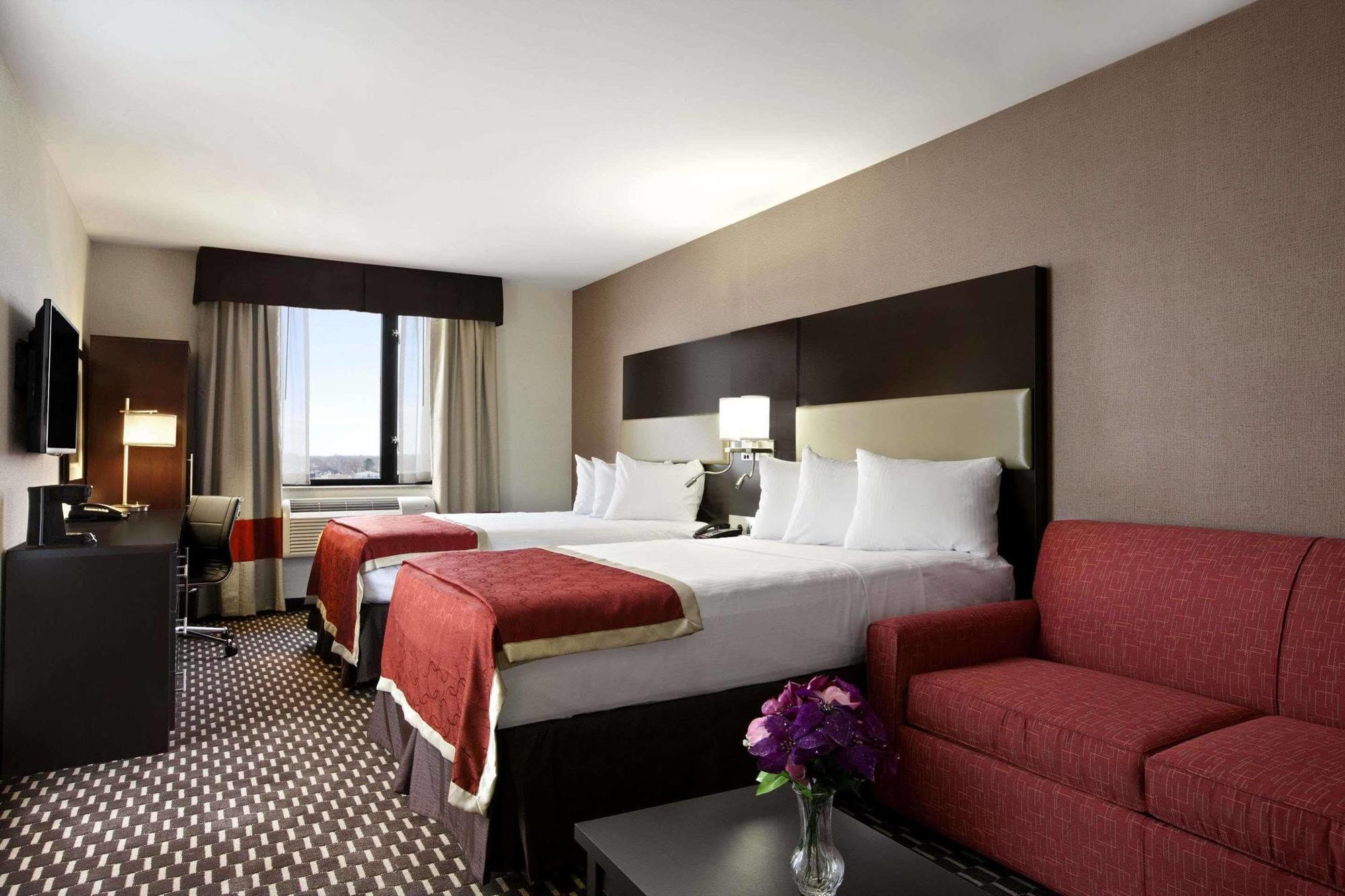 Howard Johnson By Wyndham Jamaica Ny Near Airtrain Jfk New York Bagian luar foto